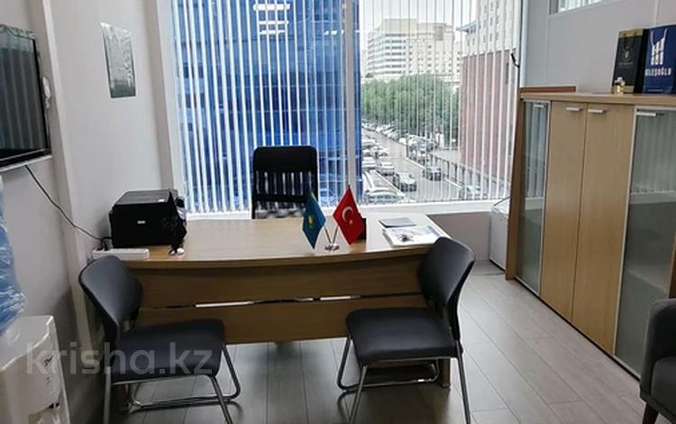 Офисы, кабинеты и рабочие места · 18 м² за 297 000 ₸ в Астане, Есильский р-н — фото 2