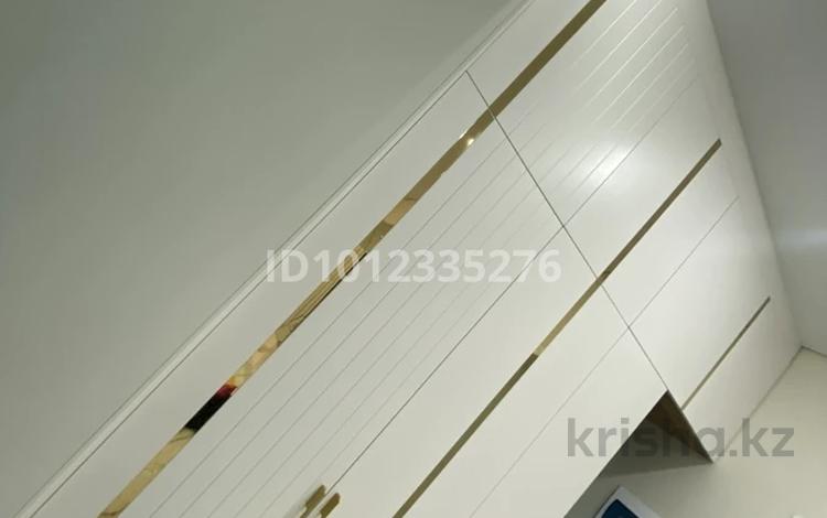 3-бөлмелі пәтер · 100 м² · 9/10 қабат, ул. Букетова 3/6, бағасы: 60 млн ₸ в Караганде — фото 2