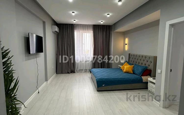 2-комнатная квартира · 60 м² · 8/12 этаж, Торайгырова 21/1 за 380 000 〒 в Алматы, Бостандыкский р-н — фото 2