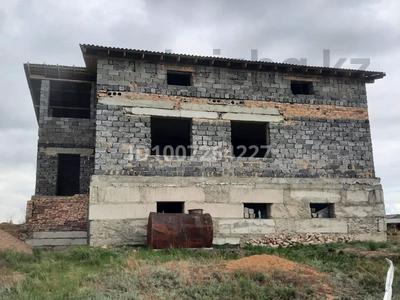 Отдельный дом · 5 комнат · 450 м² · 12 сот., мкр Юго-Восток кунгей — За авто разбором 9регион за 27 млн 〒 в Караганде, Казыбек би р-н