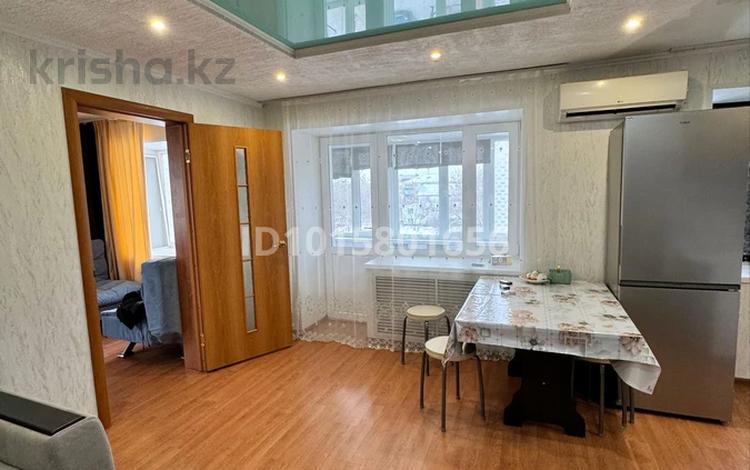 2-бөлмелі пәтер · 43.6 м² · 4/4 қабат, аманжолова 137 — район Юбилейной, бағасы: 14 млн ₸ в Уральске, мкр Школьник — фото 2
