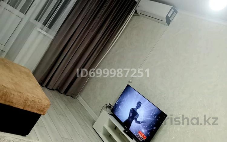 2-бөлмелі пәтер · 60 м² · 8/9 қабат, мкр 11 — Керуен сити, бағасы: 18 000 ₸ в Актобе — фото 2