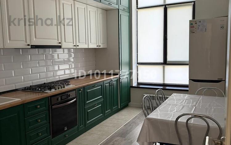 2-комнатная квартира · 80 м² · 2/4 этаж, мкр Ак Шагала, Мухита Калимова за 300 000 ₸ в Атырау — фото 2