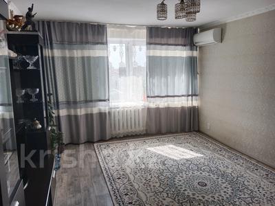 3-комнатная квартира, 60 м², 10/10 этаж, мкр 11 111 за 18.5 млн 〒 в Актобе, мкр 11