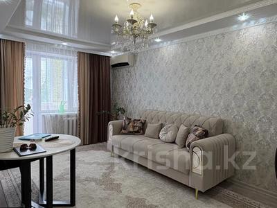 2-комнатная квартира · 49 м² · 2/5 этаж, мкр 4 за 19.5 млн 〒 в Уральске
