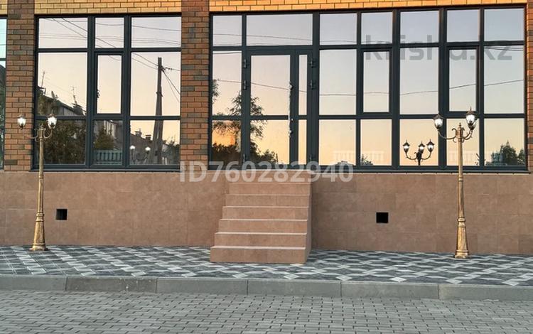 Свободное назначение, магазины и бутики · 80 м² за 400 000 〒 в Уральске — фото 10