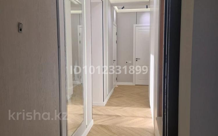 3-бөлмелі пәтер · 67 м², ул. Александра Сызганова 1/1, бағасы: 61 млн ₸ в Астане, Есильский р-н — фото 2