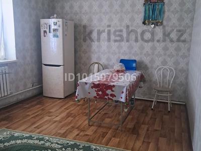 Жеке үй · 4 бөлме · 180 м² · 10 жүзд., Даулет 13квартл 44 — Батырбек дүкен жанында, бағасы: 25 млн ₸