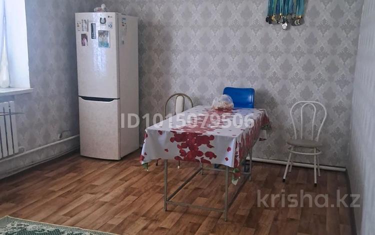 Жеке үй · 4 бөлме · 180 м² · 10 жүзд., Даулет 13квартл 44 — Батырбек дүкен жанында, бағасы: 25 млн ₸ — фото 2