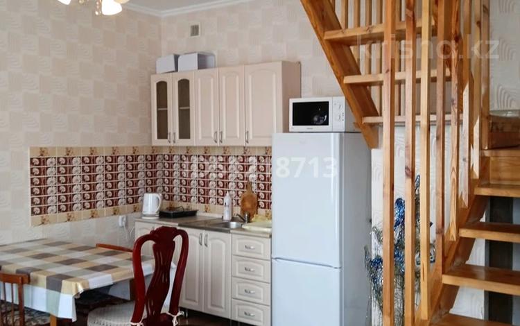 2-бөлмелі үй тәулігіне, 70 м², 10 сот., Биржансал 29, бағасы: 25 000 〒 в Бурабае — фото 14