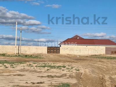 Отдельный дом · 4 комнаты · 195 м² · 20 сот., Рахат-4-35 19а — Жол бойында, жаңадан салынған ветеринария қасында за 45 млн ₸ в Жанаозен