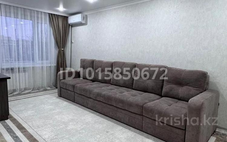 3-комнатная квартира · 70 м² · 5/6 этаж, мкр 8 271/2 за 300 000 ₸ в Актобе — фото 2