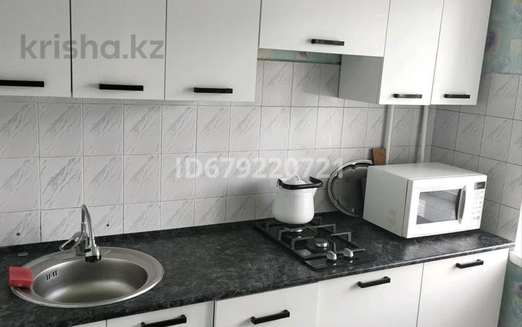 1-комнатная квартира, 35 м², 5/5 этаж помесячно, Тауелсиздик 89 — Баймагамбетова за 130 000 〒 в Костанае — фото 2