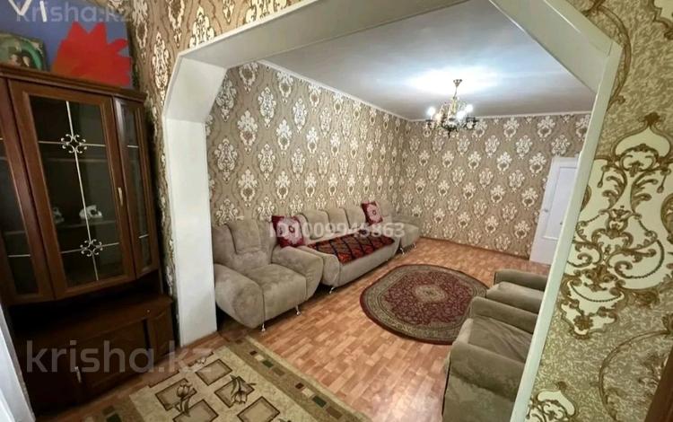 3-комнатная квартира · 54 м² · 1/5 этаж, 3 мкр 4а за 180 000 ₸ в Шымкенте, Туран р-н — фото 2