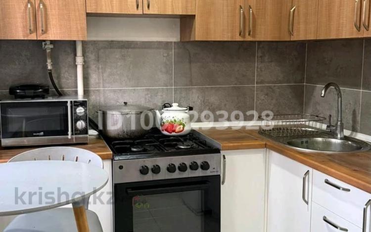 3-комнатная квартира · 62 м² · 2/4 этаж, мкр №4 5 за 330 000 ₸ в Алматы, Ауэзовский р-н — фото 2