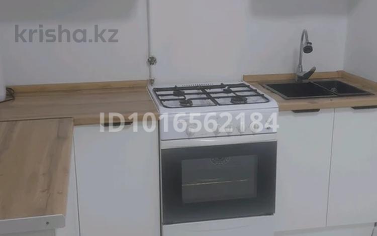 Отдельный дом · 2 комнаты · 70 м² · 10 сот., мкр Ракуша, Ескалиева — Возле школы на центральной улице за 150 000 ₸ в Атырау — фото 2