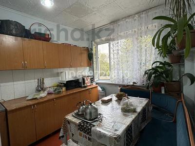 3-комнатная квартира · 56 м² · 2/5 этаж, Байтурсынова 79 — Студ городок остоновка за 14.8 млн 〒 в Шымкенте, Туран р-н