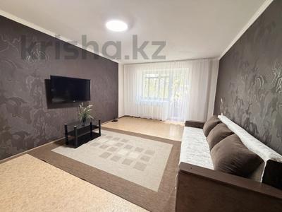 2-комнатная квартира · 59 м² · 4/5 этаж, Аэзова 4 за 240 000 ₸ в Усть-Каменогорске