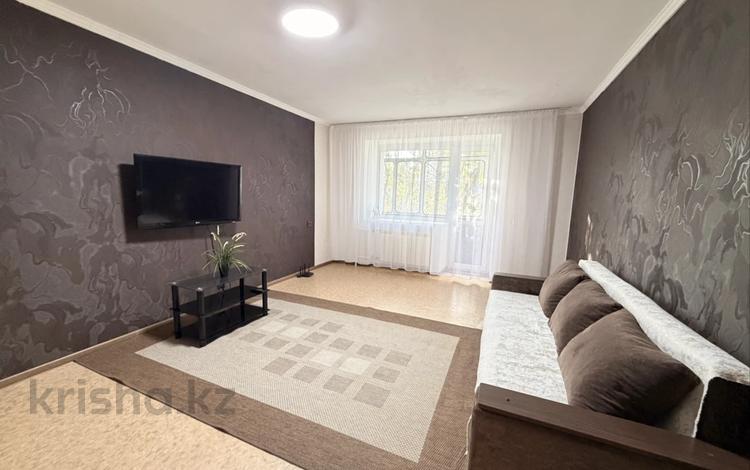 2-комнатная квартира · 59 м² · 4/5 этаж, Аэзова 4 за 240 000 ₸ в Усть-Каменогорске — фото 2