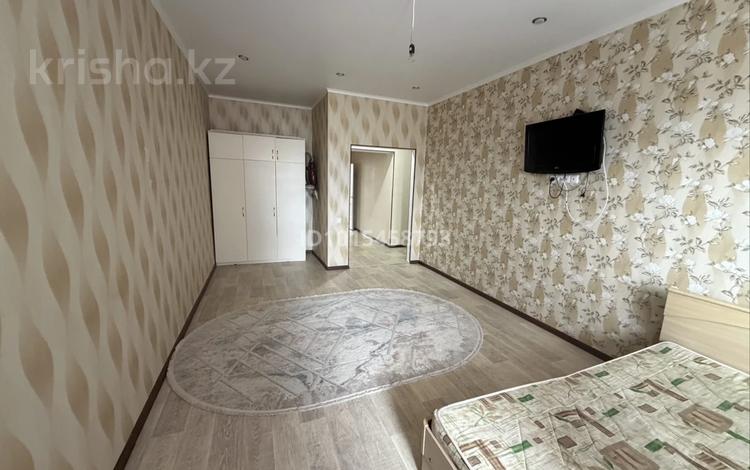 1-комнатная квартира · 58.2 м² · 5/5 этаж, мкр Северо-Восток 19/2 за 18 млн ₸ в Уральске — фото 2