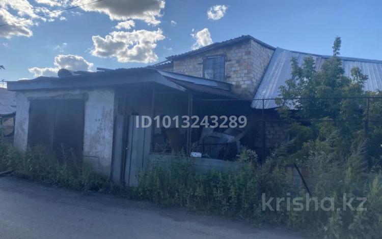 Отдельный дом · 3 комнаты · 70 м², Пархоменко 4 — Центр города где автомобильный магазин за 5 млн ₸ в Шахтинске — фото 2