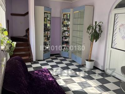 Кеңселер, медорталықтар мен дәріханалар, білім орталықтары, кабинеттер және жұмыс орындары · 150 м², бағасы: 490 000 ₸ в Алматы, Алатауский р-н