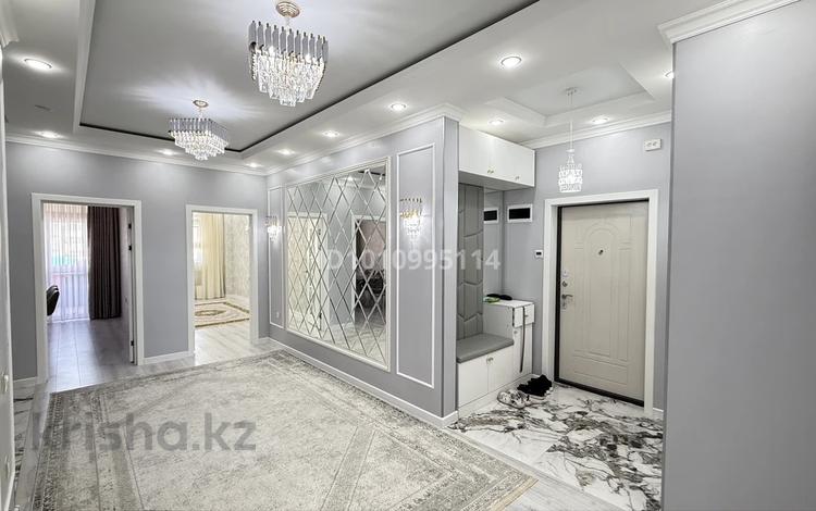 4-комнатная квартира · 100 м², 17-й мкр 54 за 50 млн ₸ в Актау — фото 2