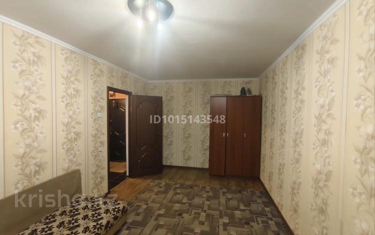 1-комнатная квартира · 48 м² · 2/9 этаж, мкр 11 33 за 140 000 ₸ в Актобе — фото 2