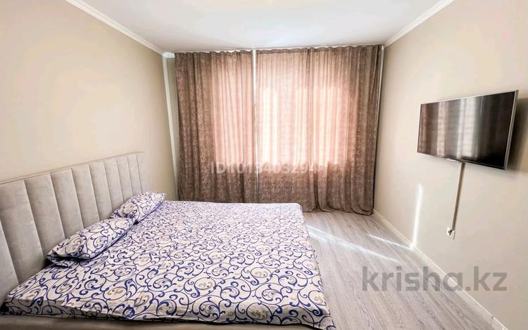 1-комнатная квартира · 40 м² · 12/12 этаж, мкр Акбулак, 1-я улица за 15 000 ₸ в Алматы, Алатауский р-н — фото 2