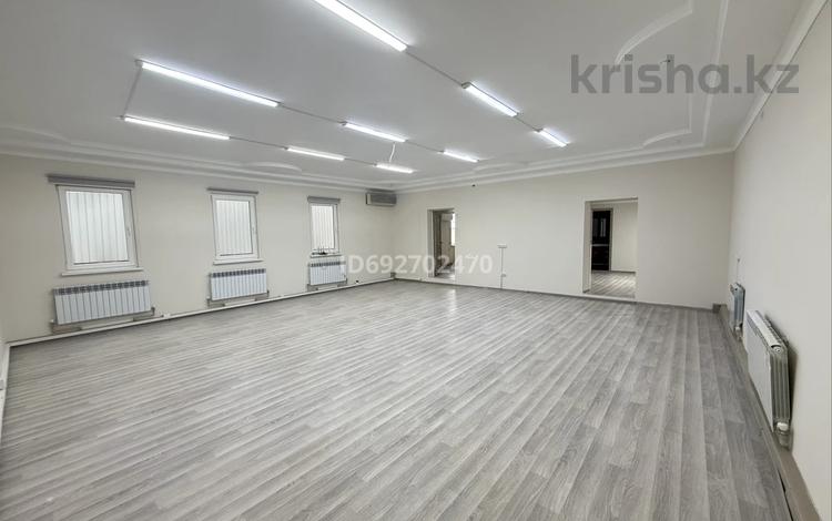 Свободное назначение, офисы, кабинеты и рабочие места, студии · 200 м² за 1.1 млн ₸ в Алматы, Медеуский р-н — фото 37