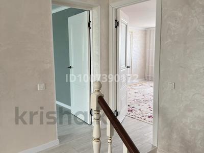 Отдельный дом · 7 комнат · 200 м² · 10 сот., Сейткали Мендешев 9 — Сзади 13 школы за 42 млн 〒 в Атырау, мкр Ак депо