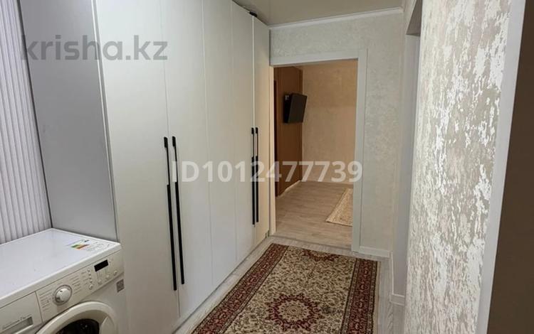 3-комнатная квартира · 60 м² · 1/5 этаж, мкр 8, Улица Братьев Жубановых 296/3 за 200 000 ₸ в Актобе — фото 2