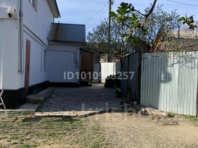 Отдельный дом · 3 комнаты · 117 м² · 6.24 сот., Достык-1 46 — Верхняя трасса светофор пофорот вверх 400 метров за 25 млн ₸ в Каскелене