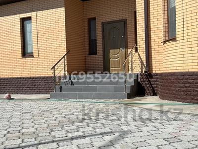 Отдельный дом · 4 комнаты · 300 м² · 10 сот., мкр Балауса, 30 57 — Сатан Жумагалинва за 58 млн ₸ в Атырау