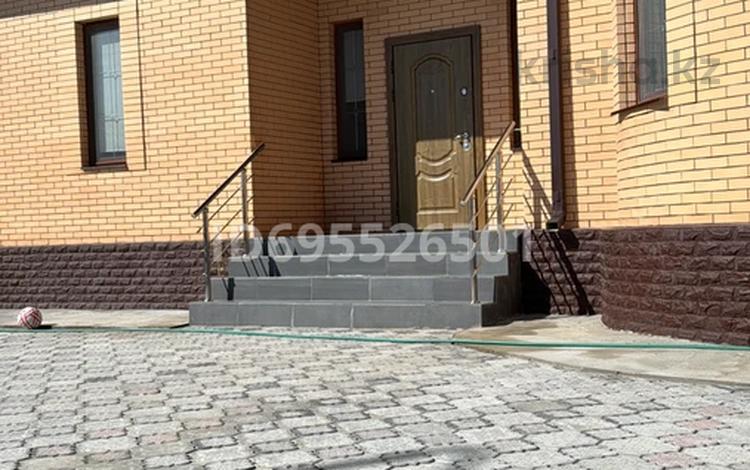 Отдельный дом · 4 комнаты · 300 м² · 10 сот., мкр Балауса, 30 57 — Сатан Жумагалинва за 65 млн 〒 в Атырау — фото 2