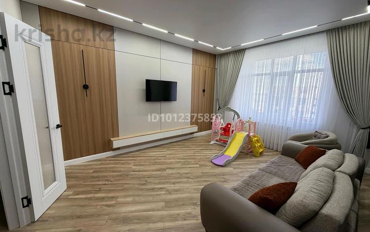 3-бөлмелі пәтер · 90 м² · 5/6 қабат, мкр Юго-Восток, Муканова 81, бағасы: 50 млн ₸ в Караганде, Казыбек би р-н — фото 2
