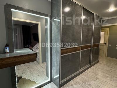 3-комнатная квартира · 62.9 м² · 4/5 этаж, Камзина 12 — Новое камзина за 20 млн ₸ в Аксу