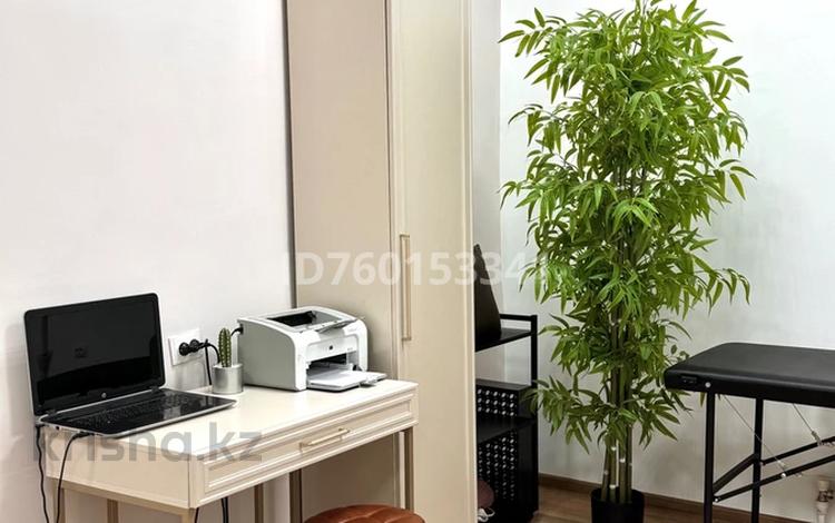 Свободное назначение, офисы, магазины и бутики, салоны красоты, медцентры и аптеки, развлечения · 27 м² за 8.8 млн 〒 в Актобе, мкр. Алтын орда — фото 2