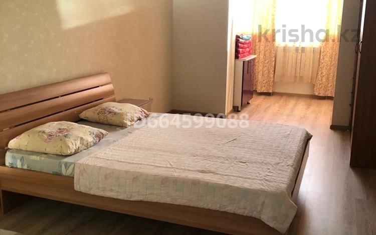 2-бөлмелі пәтер, 60 м², 3/6 қабат тәулігіне, 16-й мкр 43, бағасы: 8 000 〒 в Актау, 16-й мкр  — фото 2