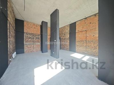 Свободное назначение, офисы, магазины и бутики, склады, салоны красоты, медцентры и аптеки, образование, конференц-залы, кабинеты и рабочие места, студии · 51 м² за 550 000 ₸ в Астане, Есильский р-н