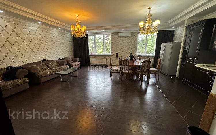 4-комнатная квартира · 160 м² · 5/14 этаж, Зенкова 59 за 750 000 ₸ в Алматы, Медеуский р-н — фото 8