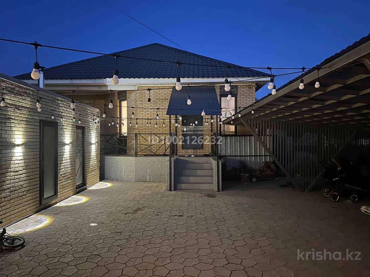 Отдельный дом · 4 комнаты · 240 м² · 4.7 сот.