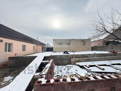 Отдельный дом · 3 комнаты · 200 м² · 9 сот., Алипшеева 6 за 20 млн ₸ в Таразе