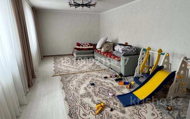 Отдельный дом · 3 комнаты · 200 м² · 9 сот., Алипшеева 6 за 25 млн 〒 в Таразе — фото 9