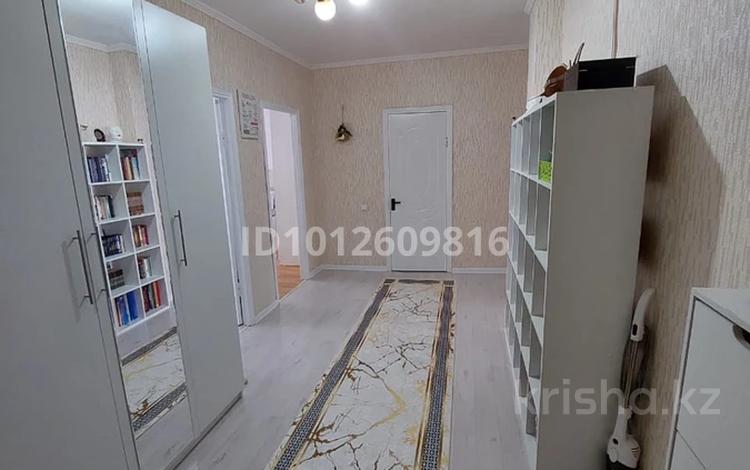 2-комнатная квартира · 76.6 м² · 5/9 этаж, мкр. Алмагуль, Улица Беркайыр Аманшин 72 за 23.5 млн ₸ в Атырау — фото 2