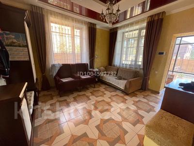 Отдельный дом · 4 комнаты · 318 м² · 10 сот., мкр Юго-Восток, Муканова 45/29 за 140 млн 〒 в Караганде, Казыбек би р-н