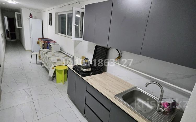 1-комнатная квартира · 18 м², ул. Алиби Жангельдина 39 за 170 000 ₸ в Алматы, Жетысуский р-н — фото 2