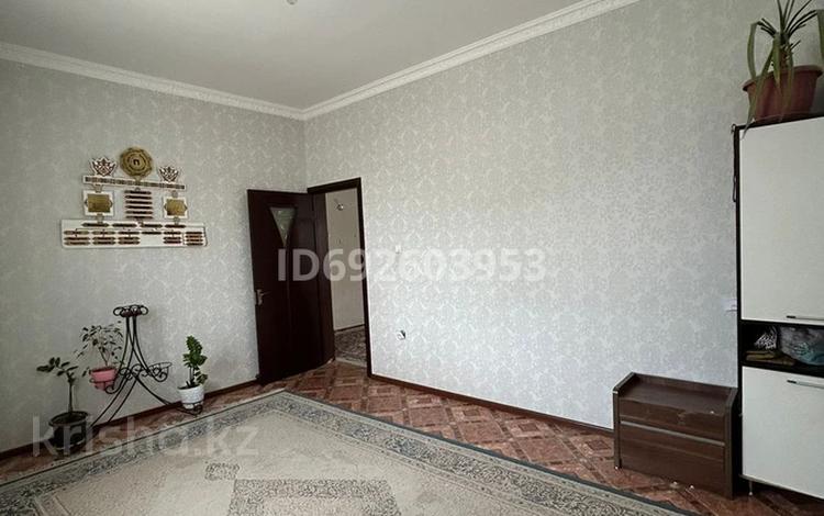 5-комнатная квартира, 70 м², 1 этаж, Отпан 54 — 16мектеп жанында за 30 млн 〒 в Баскудуке — фото 2