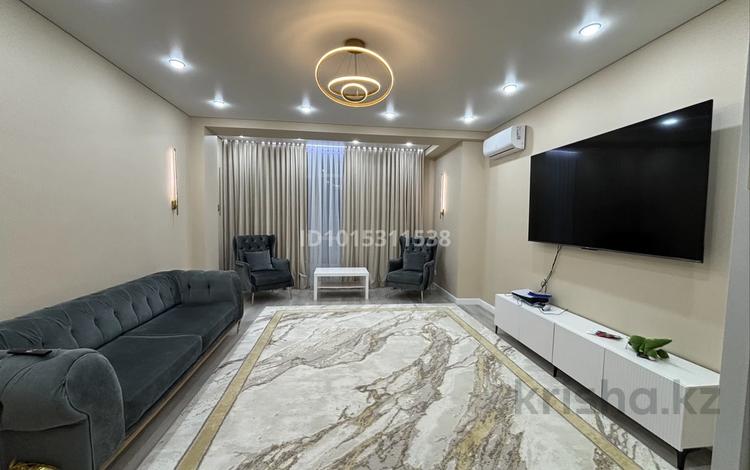 2-комнатная квартира · 70 м² · 5/9 этаж, мкр Нурсая, Елорда 6/3, 6/4, 6/5, 6/6, 6/7, 6/8, 6Б — Сзади ФЛЮОР за 42 млн ₸ в Атырау — фото 2