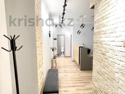 Офисы, магазины и бутики, склады, салоны красоты, образование, развлечения · 70 м² за 90 млн 〒 в Алматы, Алмалинский р-н